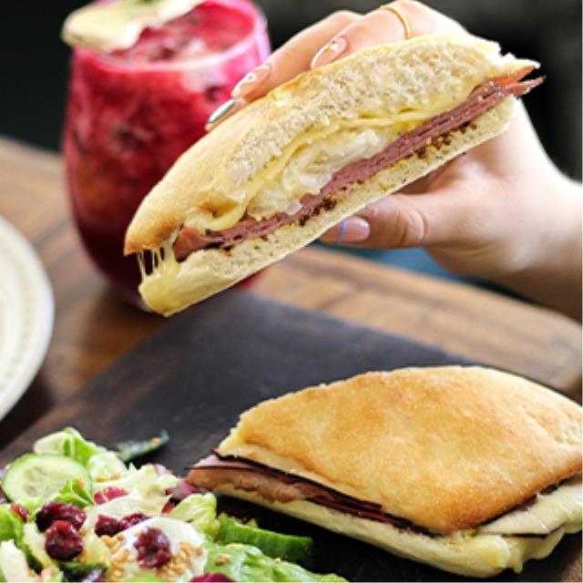 BAGUETTE ROAST BEEF