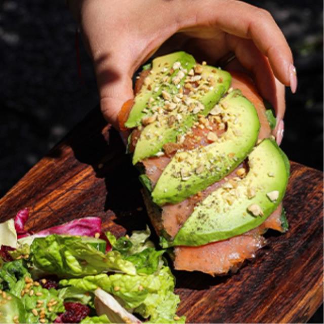 TOAST DE SALMÓN CABRA